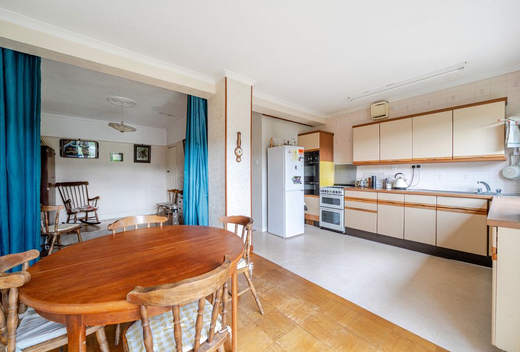 Property photo 3 of 19 1329050-21-687Fb1...