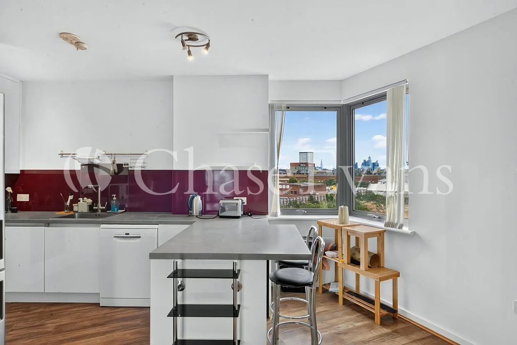 Property photo 2 of 14 Kitchen