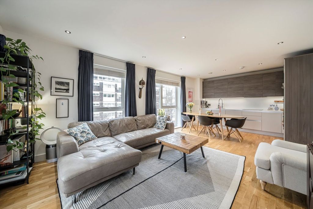 Property photo 2 of 8