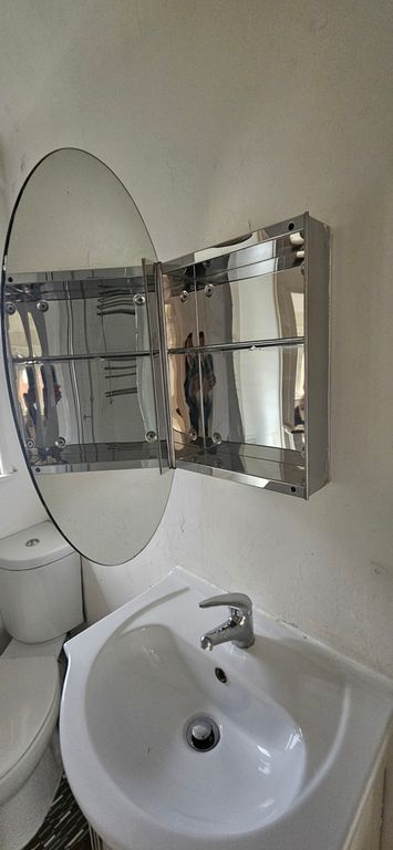 Property photo 3 of 23 Bathroom &amp; Toilet A2