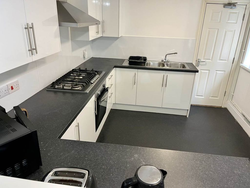 Property photo 1 of 15 Kitchen