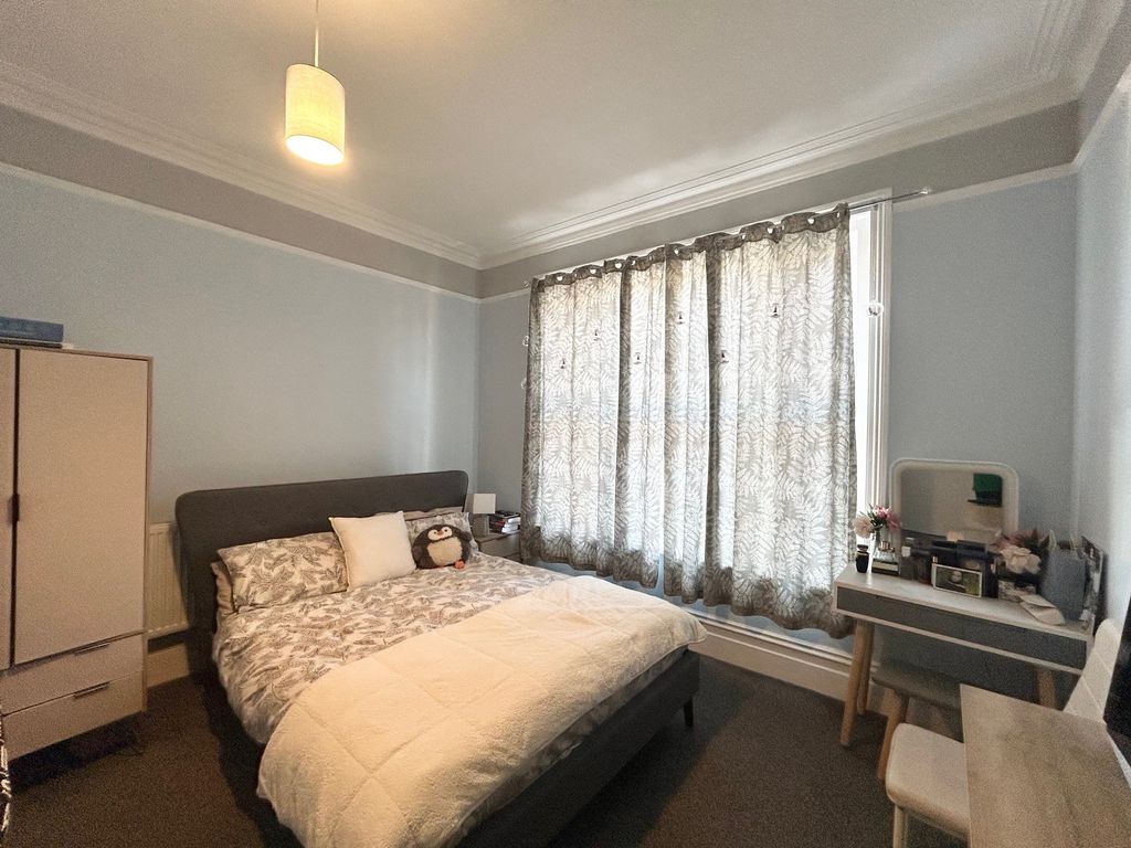 Property photo 3 of 8 Bedroom