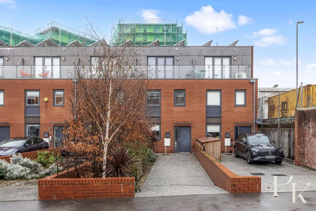 Property photo 1 of 21 Goldstone Lane, 12-007.Jpg