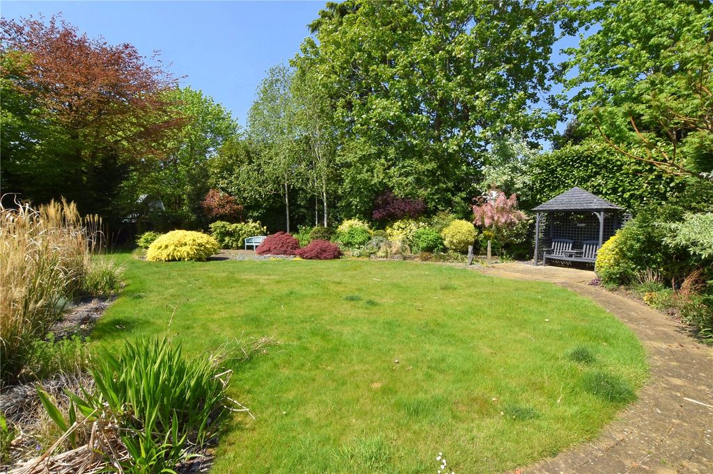 Property photo 3 of 19 Garden