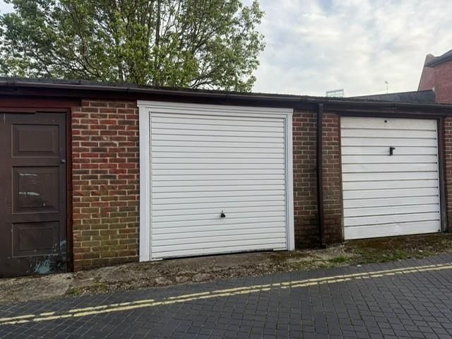 Property photo 2 of 4 Garage Beck St.Jpg