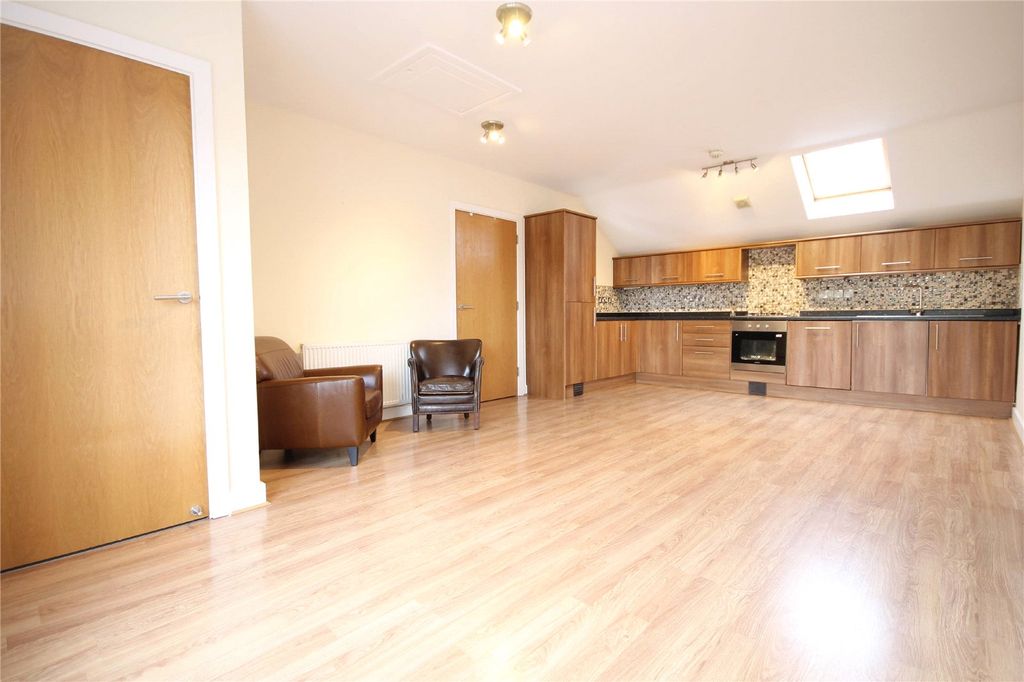 Property photo 3 of 12 Picture No. 11