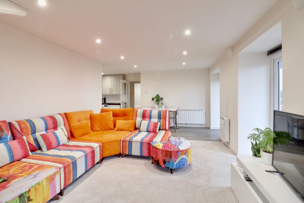 Property photo 1 of 18 Living Area