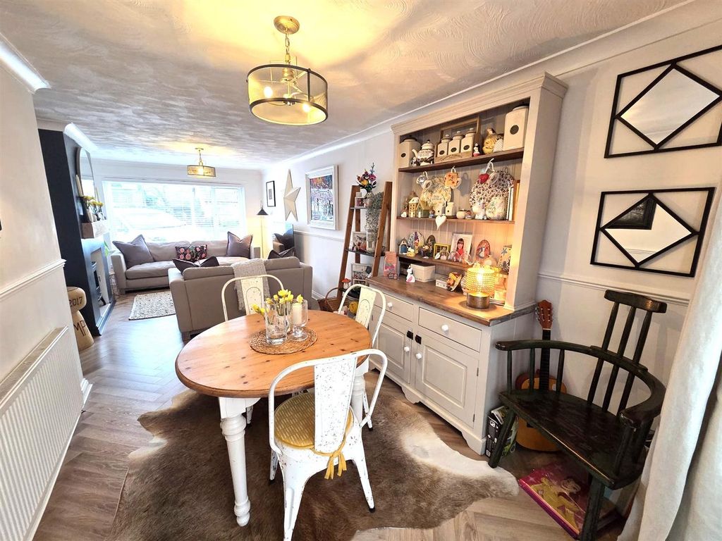 Property photo 3 of 16 Lounge &amp; Diner .Jpeg