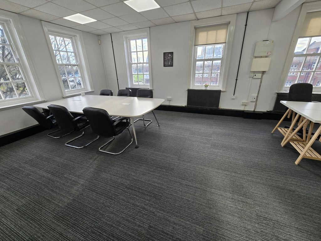 Property photo 3 of 8 Office