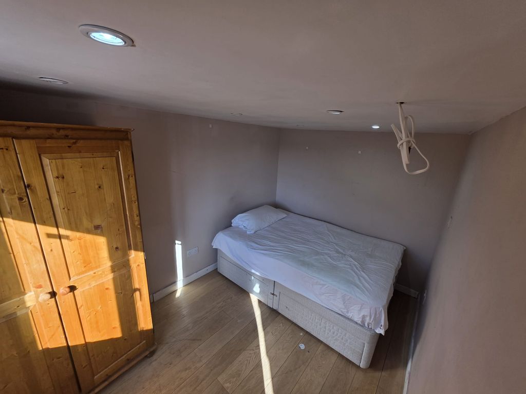 Property photo 1 of 2