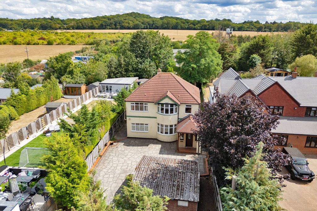 Property photo 2 of 32