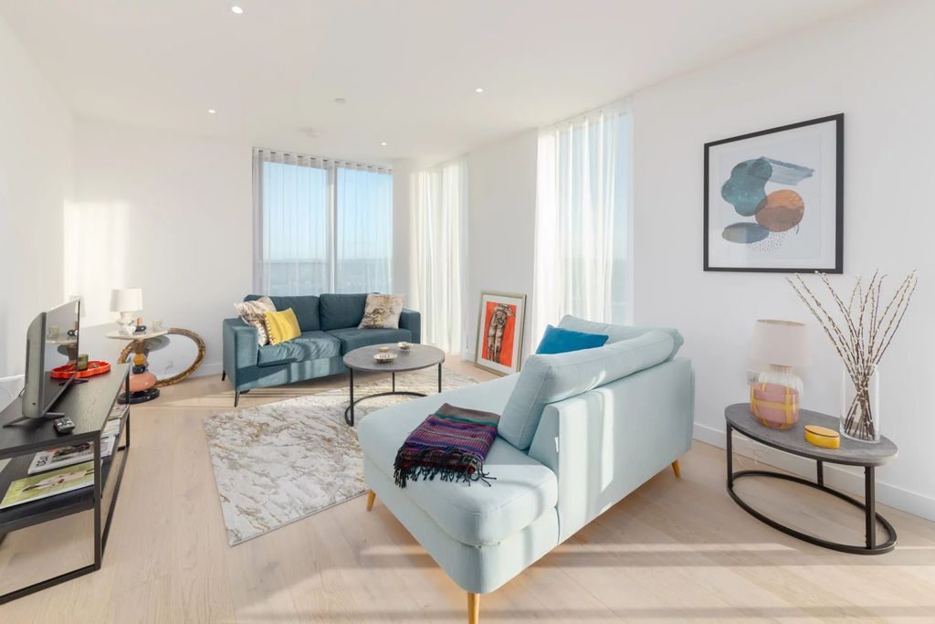 Property photo 1 of 9 Bright And Modern Living Room With Ample Natural Light