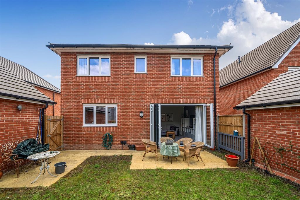 Additional image 19 of 3 bed property for saleLowsley Farm Drive, Liphook GU30