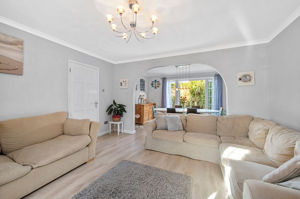 Property photo 2 of 18
