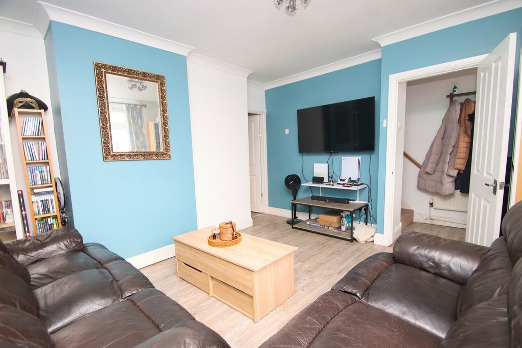 Property photo 2 of 11 Photo 4