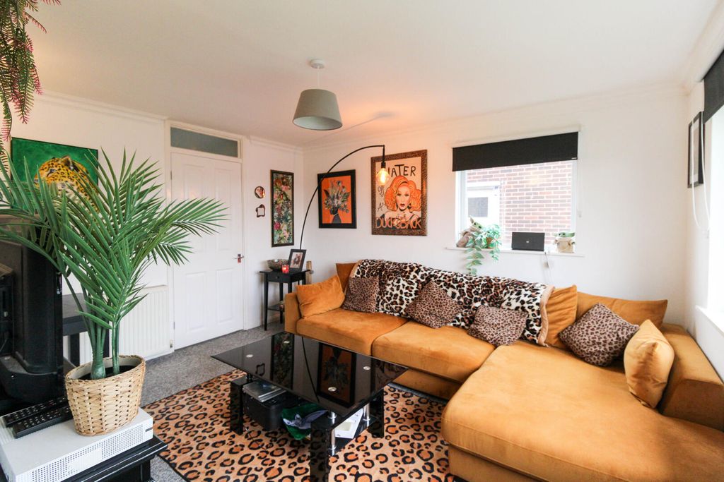 Property photo 2 of 10 Living Room