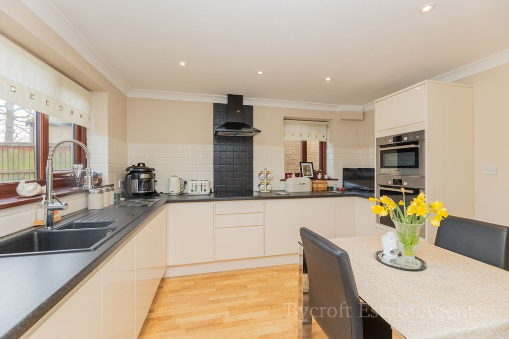 Property photo 3 of 24