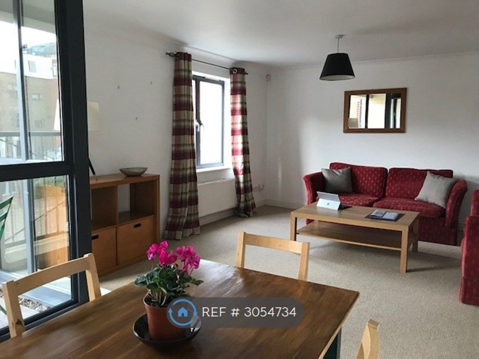 Property photo 1 of 8 Living Room