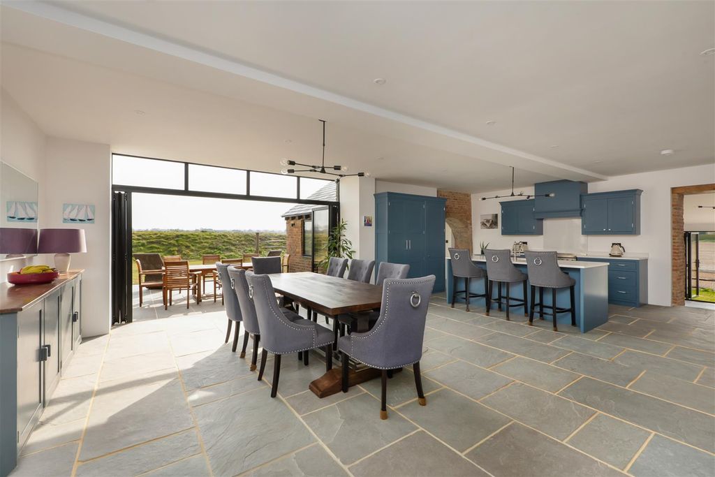 Property photo 2 of 20 Frognal Farm Barns, Teynham