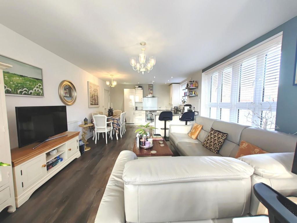 Property photo 2 of 15 1000003942.Jpg