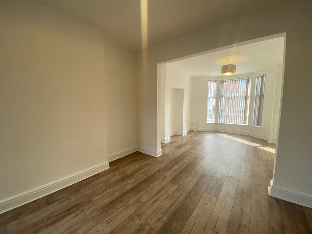 Property photo 3 of 11 Living Room Diner