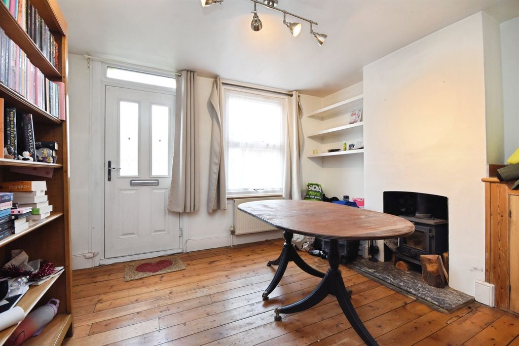 Property photo 3 of 16