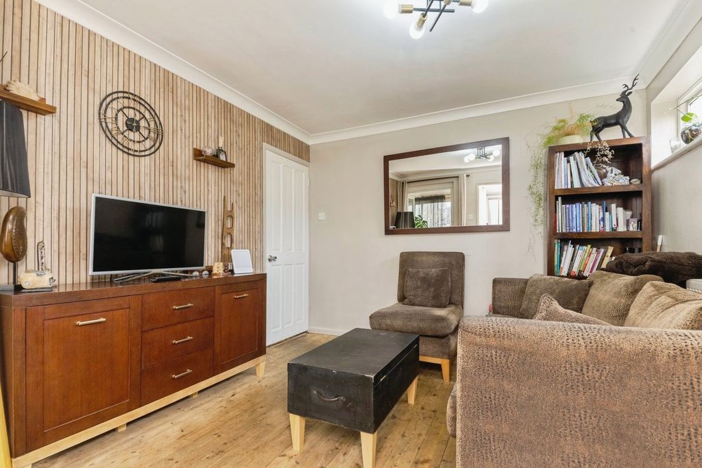 Property photo 2 of 21