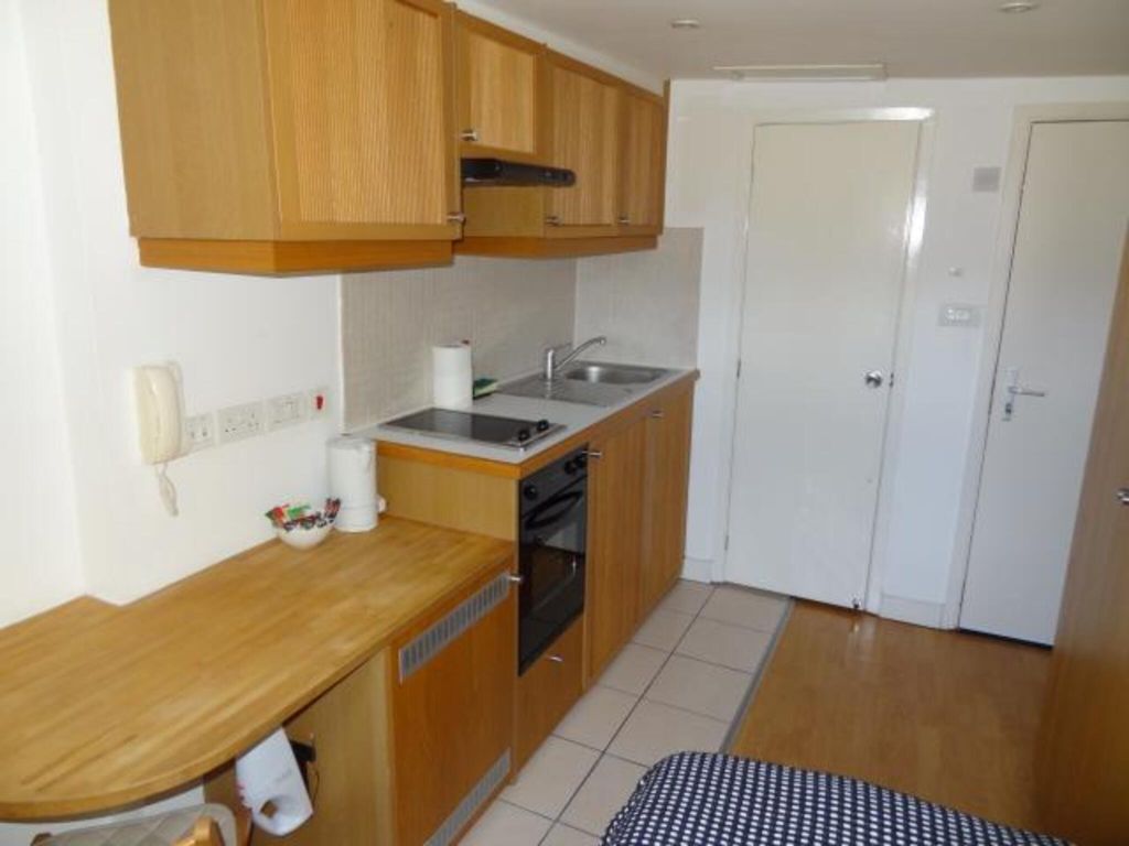 Property photo 2 of 7 Kitchen