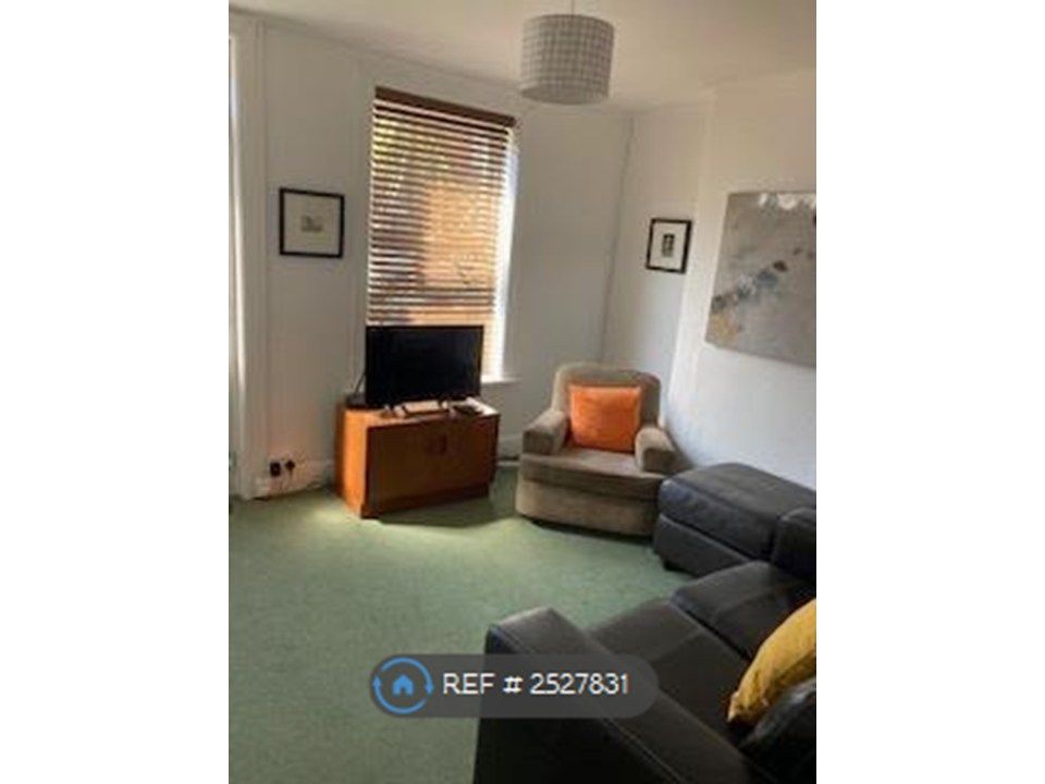 Property photo 2 of 16 Living Room