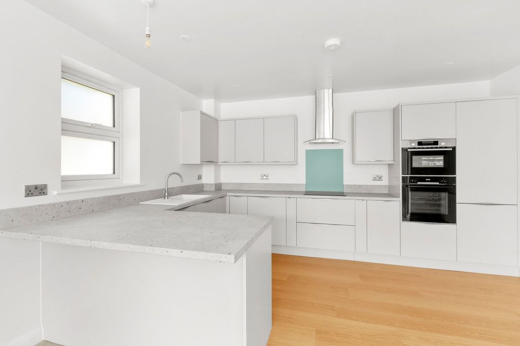 1 bed flat for saleMalthouse Square, Princes Risborough HP27 photo 4