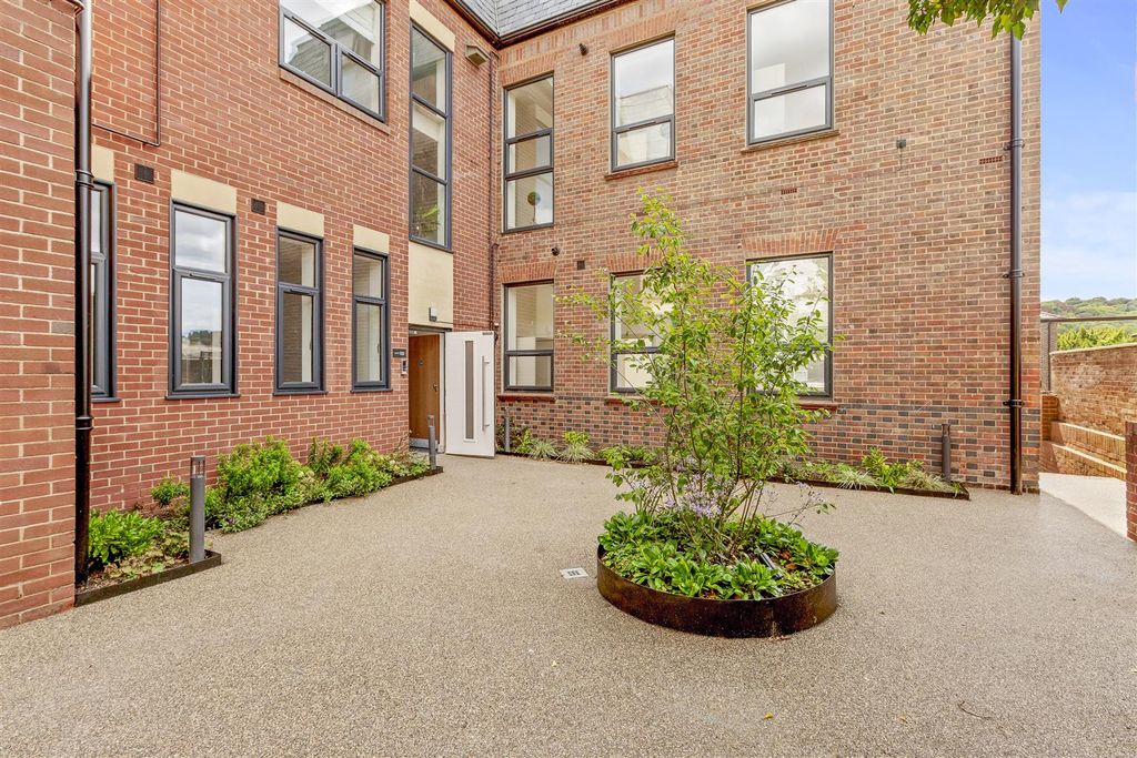 Property photo 1 of 8 Courtyard