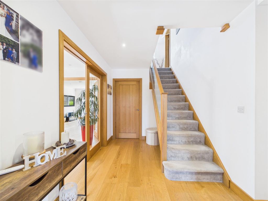 Property photo 3 of 47