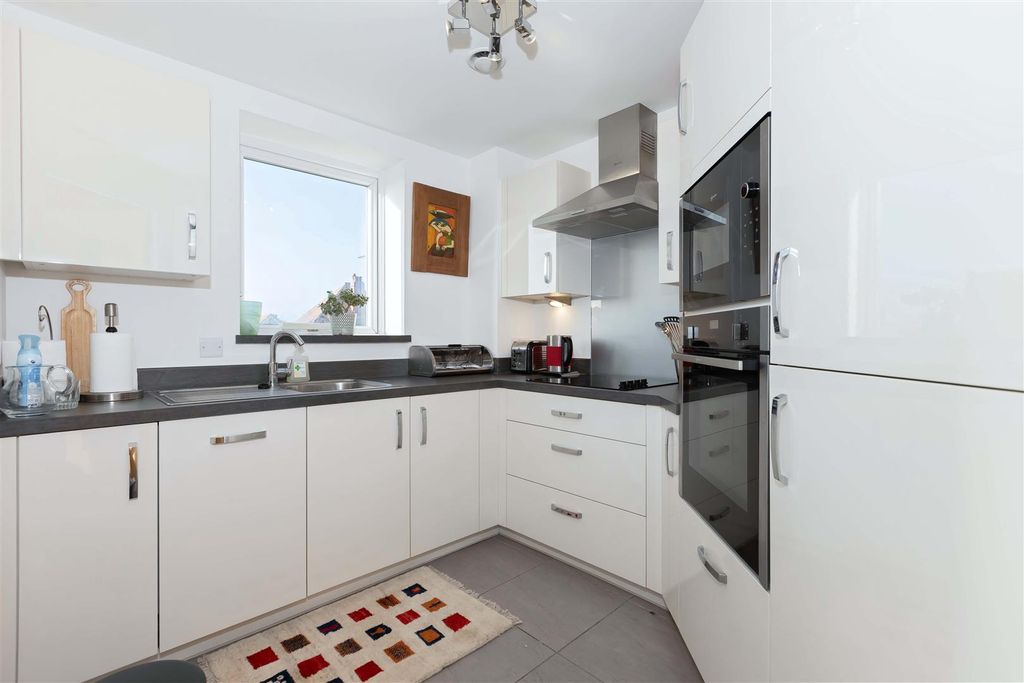 Property photo 2 of 13 Triton House_7.Jpg