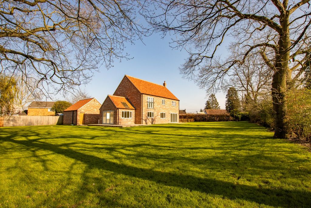 Property photo 1 of 35 3885291