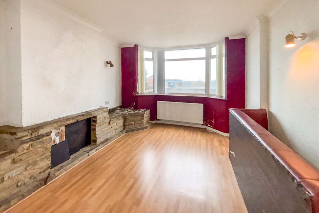 Property photo 2 of 15 3 Seaview Estate, Brighton, East Sussex, Bn42 4As