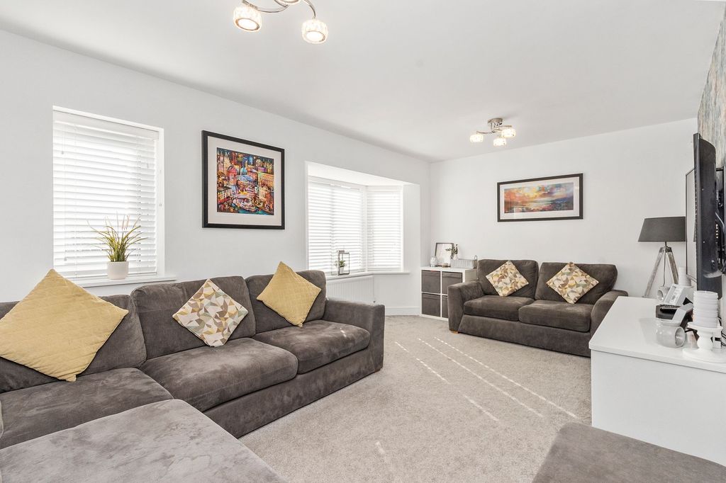 Property photo 3 of 32