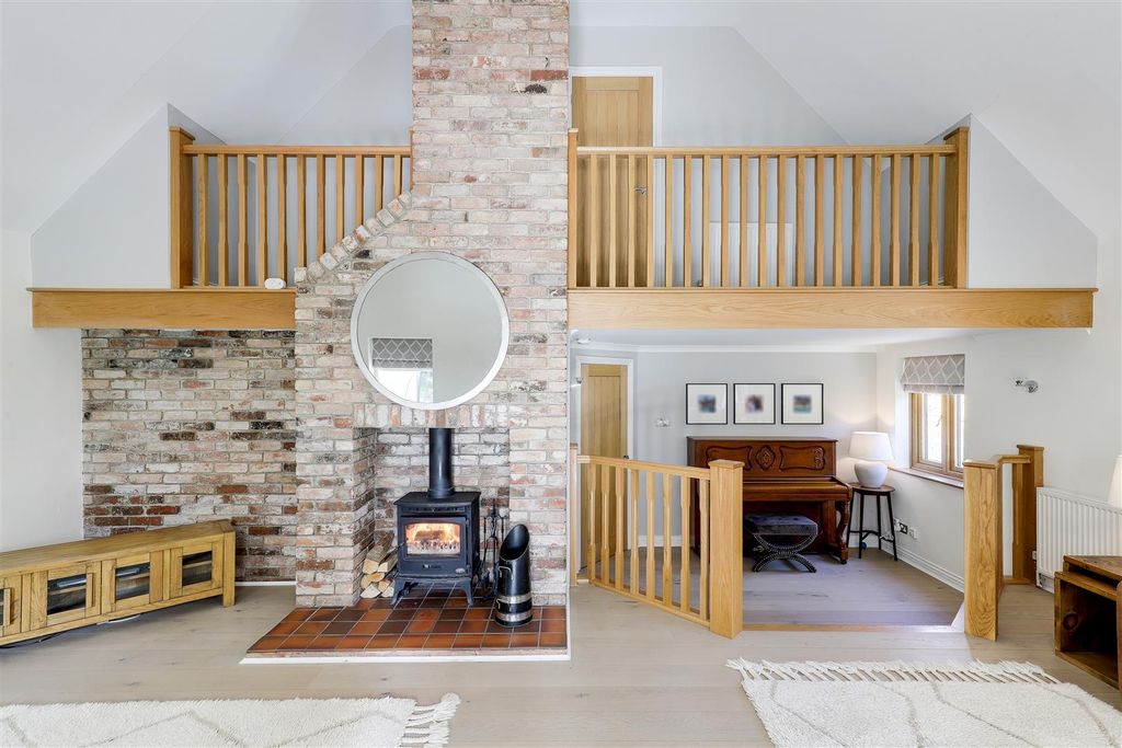 Property photo 2 of 36 12468.Jpg