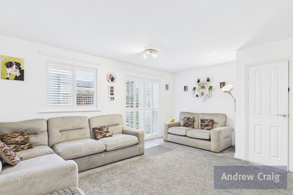 Property photo 2 of 14 Lounge