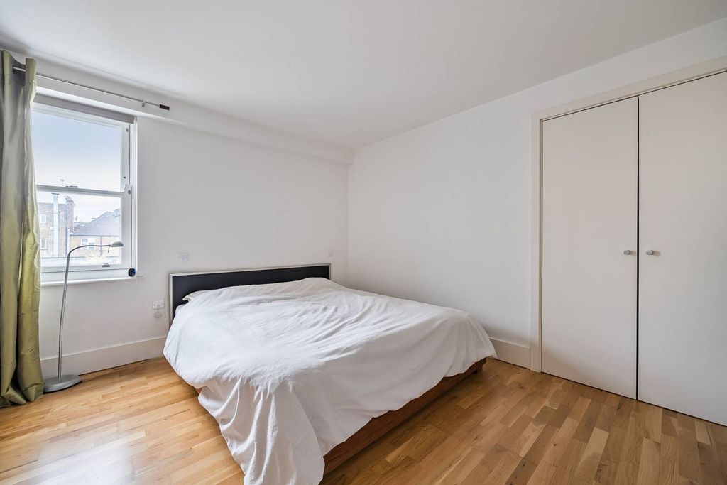 Property photo 3 of 6