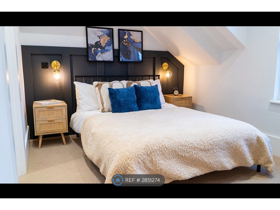 Property photo 1 of 30 Room 4