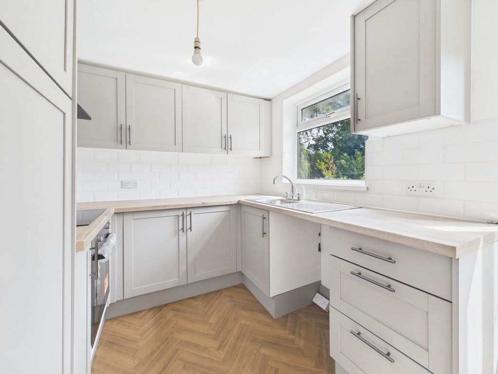 Property photo 3 of 18 Kitchen