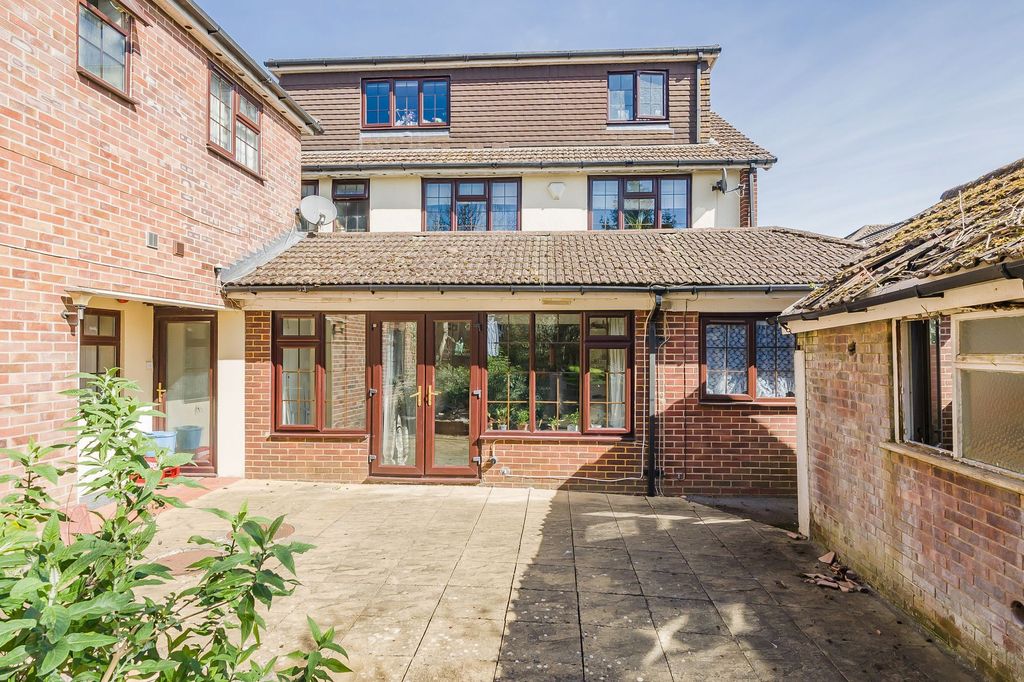 Property photo 3 of 12