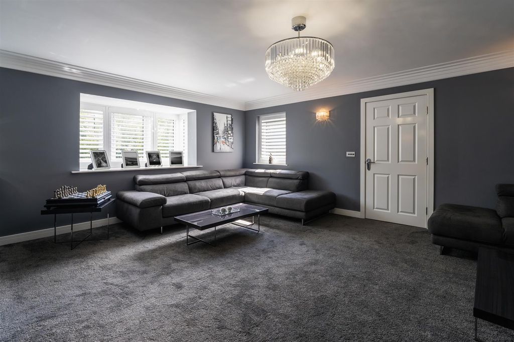 Property photo 3 of 40 Lounge