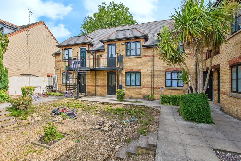 Property photo 1 of 17