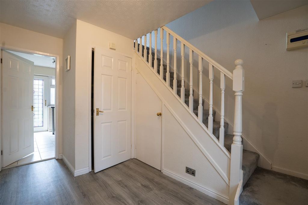 Property photo 2 of 16 Entrance Hallway