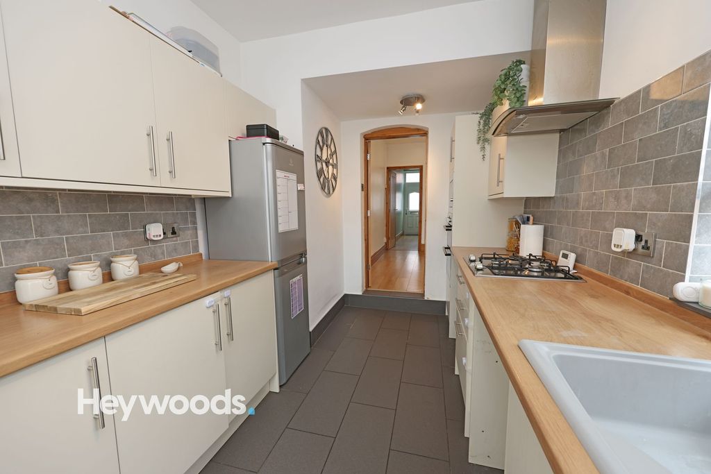 Property photo 2 of 27
