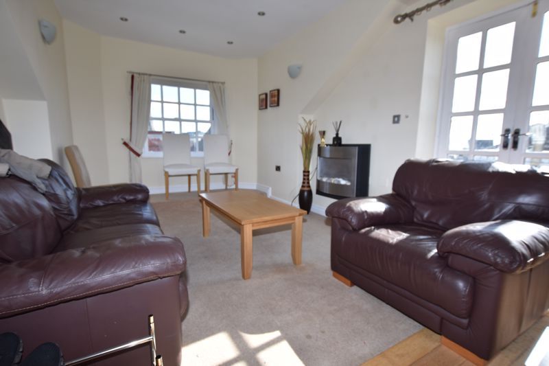 Property photo 3 of 11 Photo 12