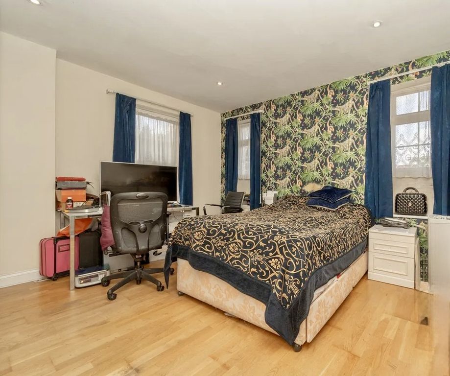 Additional image 13 of 7 bed detached house for saleGreat West Road, Hounslow, Greater London TW5