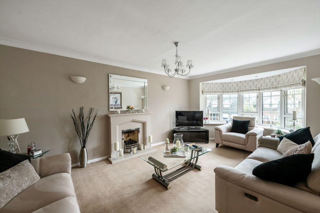 Property photo 2 of 32