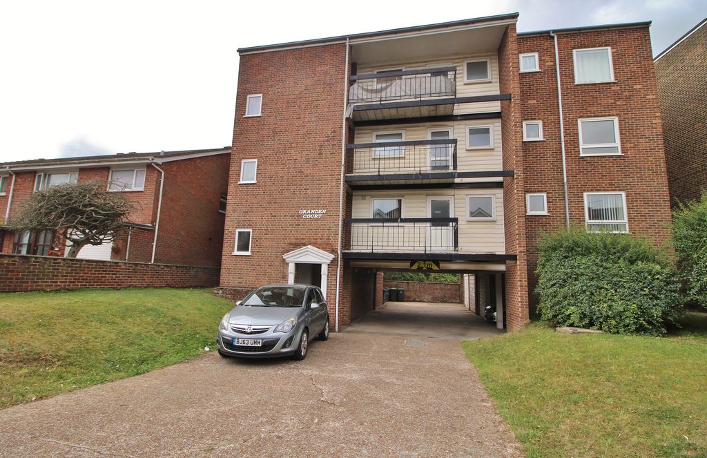 Property photo 1 of 8